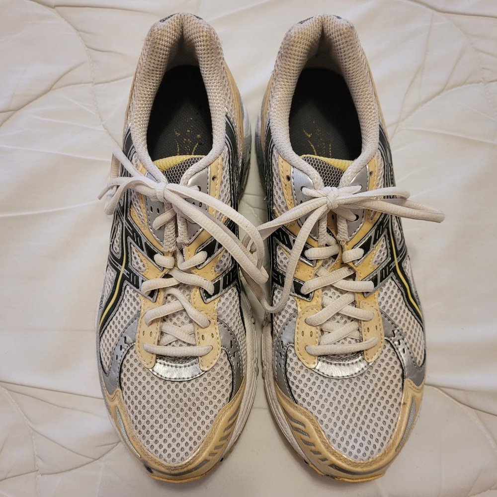 Womens Asics Sz 8 Running Shoes